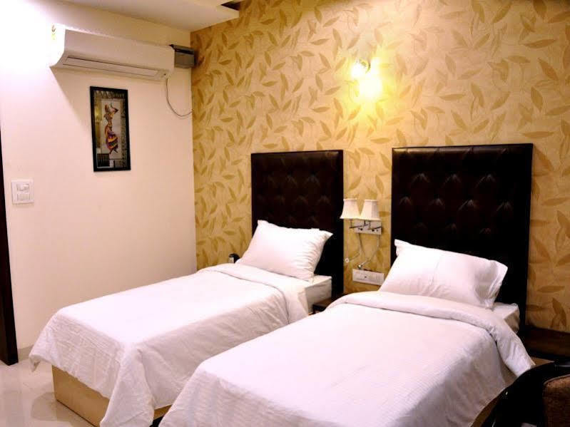 Hotel Bellevue Gwalijar Zewnętrze zdjęcie